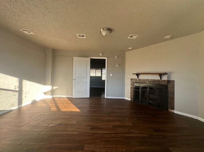 Building Photo - Beautiful 4-Bedroom Home Available!