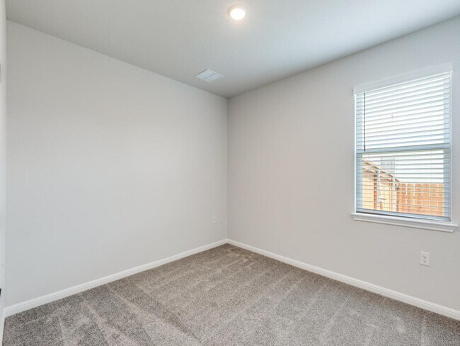 Building Photo - 1529 Purple Martin Dr