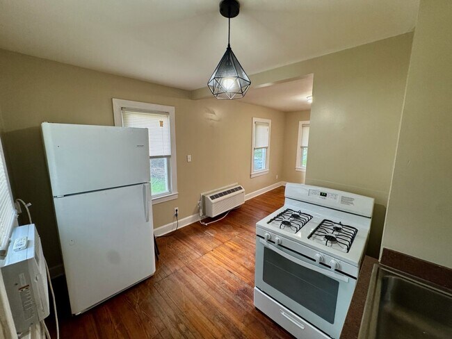 Building Photo - Studio 1 Bath - Carriage house in the Highlands