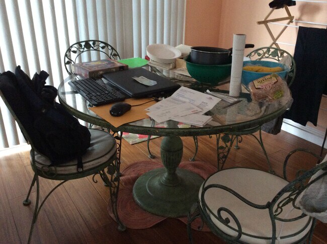 Dining area - 9859 Gandy Ave