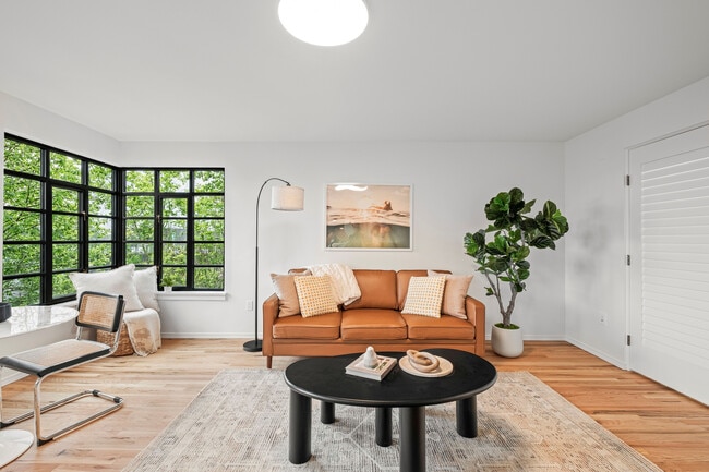 Building Photo - Belroy