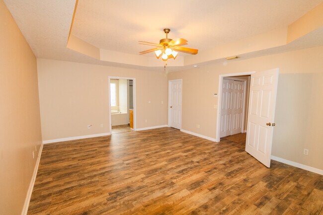 Building Photo - 1802 N Leah Ln