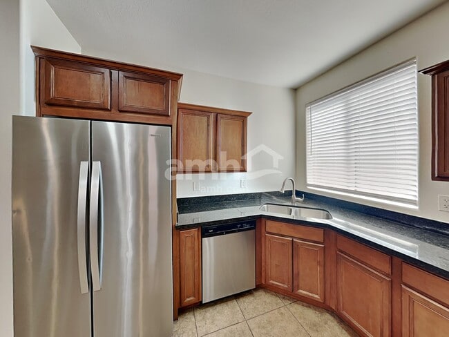 Building Photo - 3282 E Oakland St