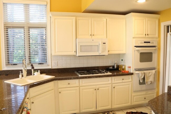 Building Photo - 10316 Cherrywood Ln