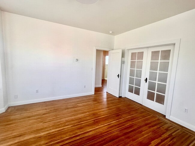 Building Photo - Fully Renovated Bright Corner Apartment wi...