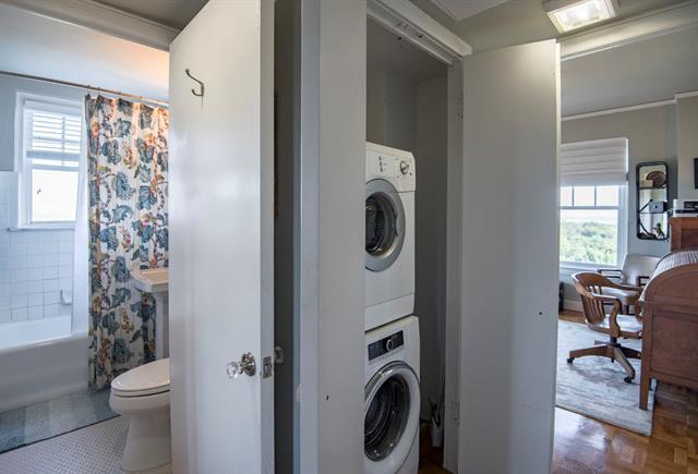 Building Photo - 2306 Park Pl Ave