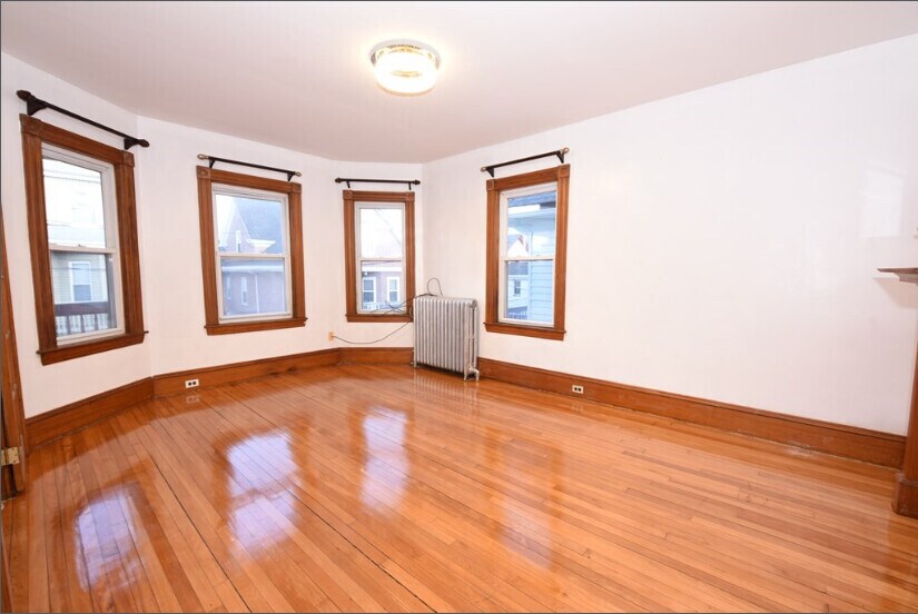 Building Photo - 7 Gayland St