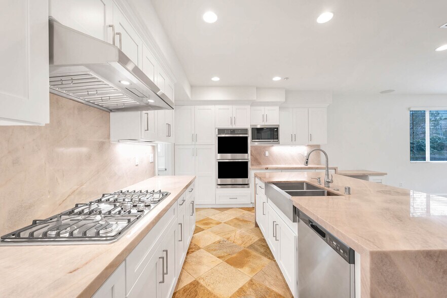 Kitchen - 12215 Delante Ct