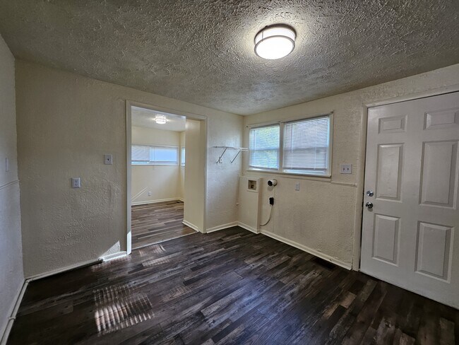 Building Photo - 4023 N Elizabeth St