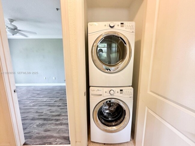 Building Photo - 813 SE 18th Ct