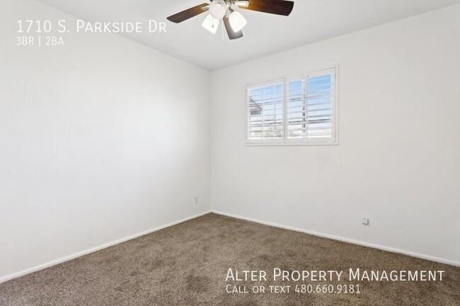 Building Photo - 1710 S Parkside Dr
