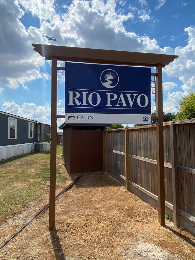 Building Photo - 1120 N Vista Dr