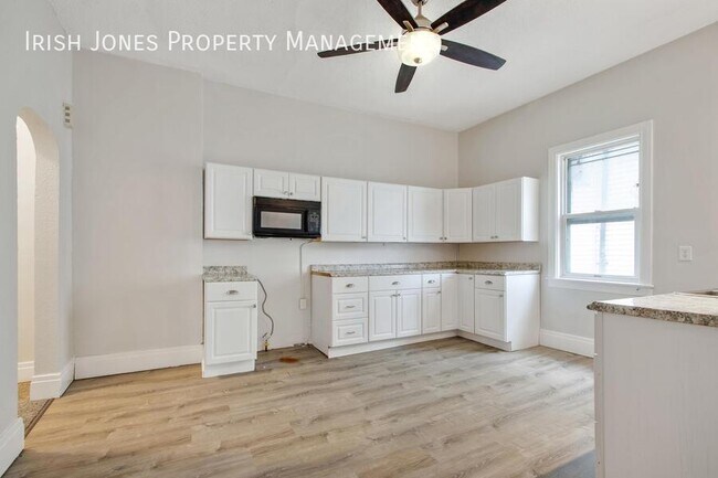 Building Photo - 608 Niagara St