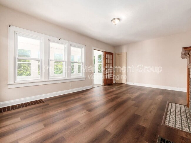 Building Photo - 1168 E Whittier St