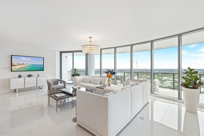 Building Photo - 100 E Las Olas Blvd
