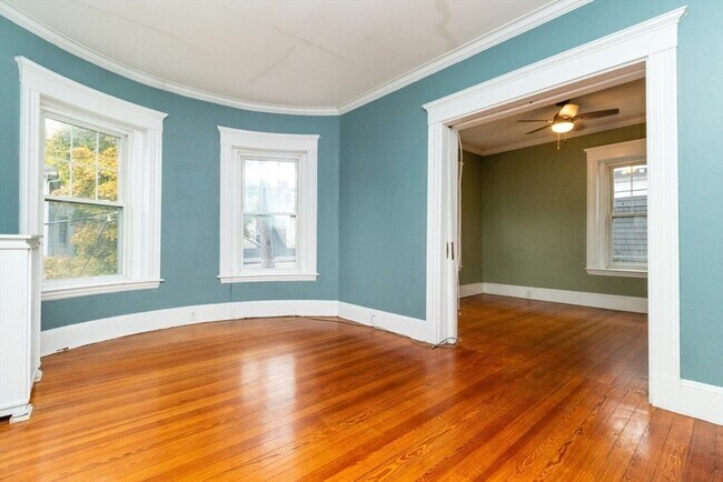 Building Photo - 12 Pond St