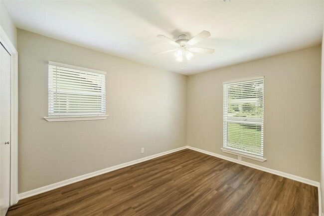 Building Photo - 8527 Maine Dr