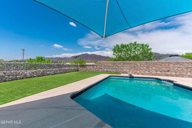 Building Photo - 7033 San Marino Dr
