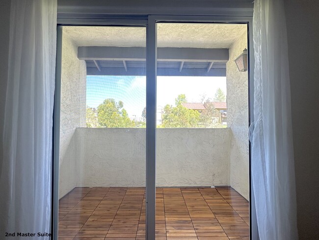 Building Photo - Spacious 3-Bedroom Condo for Rent in UTC –...