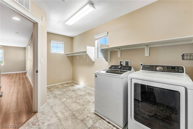 Building Photo - 6613 Dome Rock St