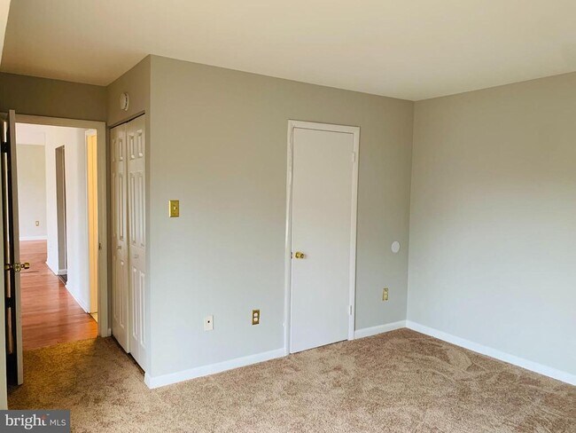 Building Photo - 8875 Tamebird Ct