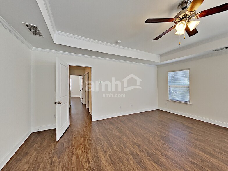 Building Photo - 2103 Leafmore Ct SE