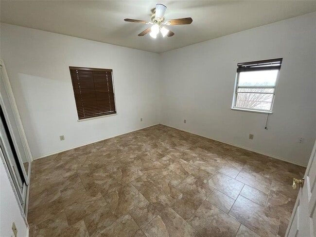 Building Photo - 10106 Schmidt Ln