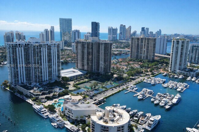 Building Photo - 19355 Turnberry Way