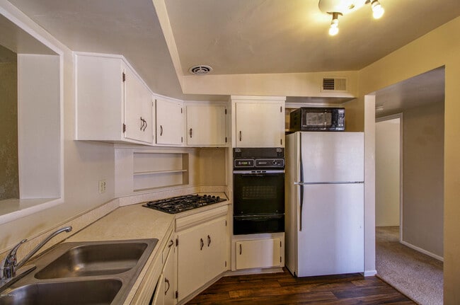 Building Photo - 812 S Eli Dr