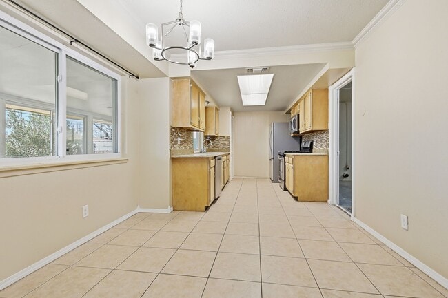 Building Photo - Three Bedroom Home with Bonus Room