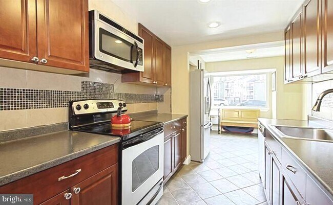 Building Photo - 12728 Rolling Brook Dr
