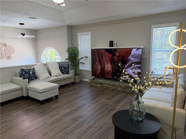 Building Photo - 934 Bay Ridge Dr