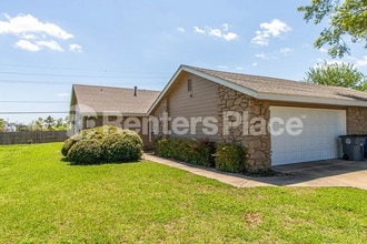 Building Photo - 8304 E 65th Pl