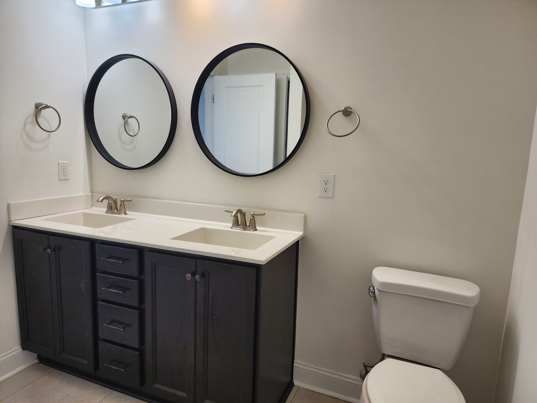 Building Photo - 1650 Bratton Ct