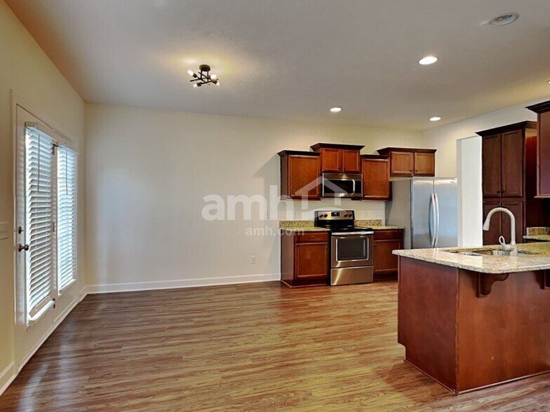 Building Photo - 6457 Sunnywood Dr