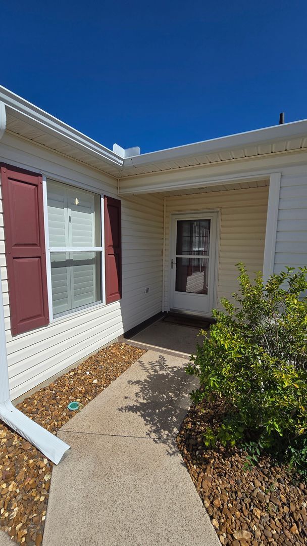 Building Photo - 2 bedroom 2 bath located in Ashleigh Villas