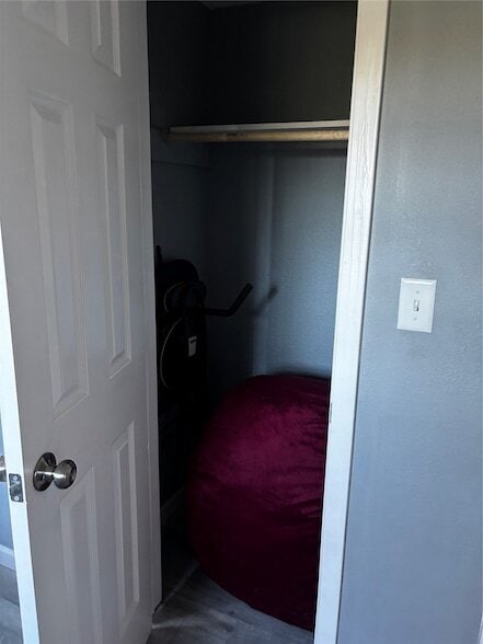 Building Photo - 100 Ross St