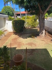 Building Photo - Nestled in beautiful Kahala
