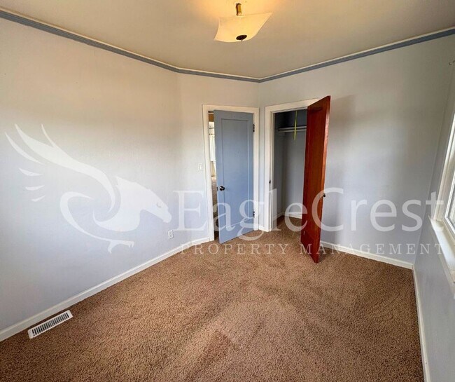 Building Photo - Charming 2-Bedroom Home with Modern Finishes & Open Yard