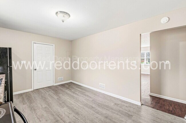 Building Photo - 5563 E 34th St