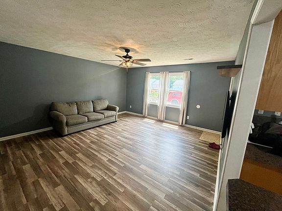 Building Photo - 106 Lark Cir