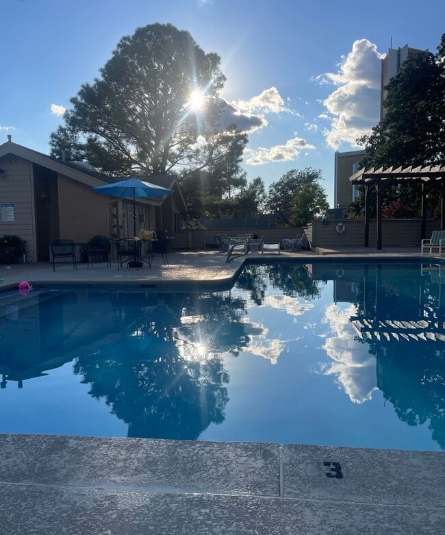 Building Photo - Gorgeous Condo in The Gated Community of The Timbers!