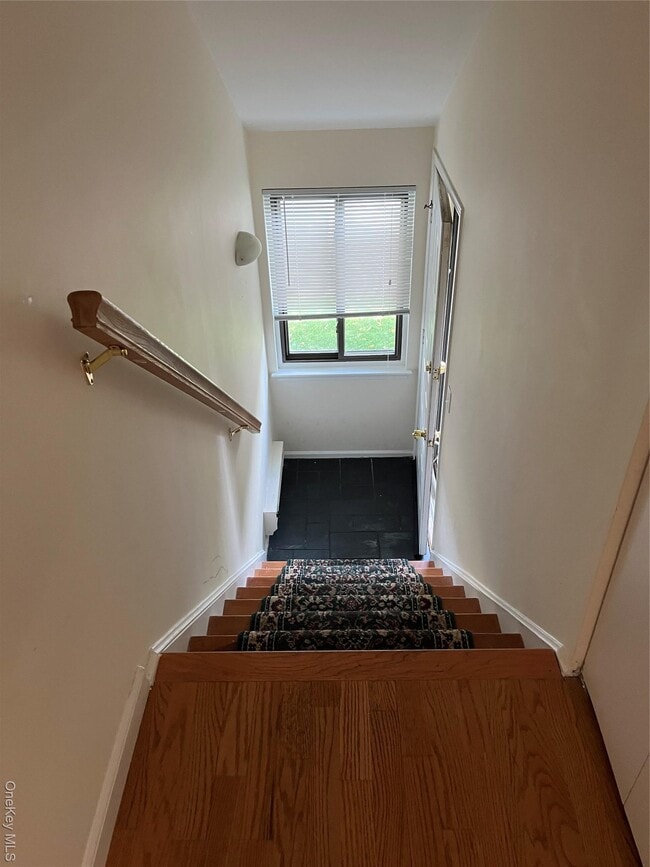 Building Photo - 61 Fox Run