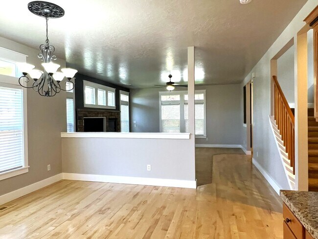 Building Photo - Gorgeous 4 bed 3 bath home in Meridian, ju...