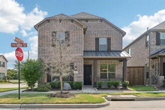 Building Photo - 4432 Villa Dr