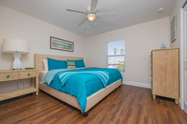 Building Photo - 6832 Middleton Ave