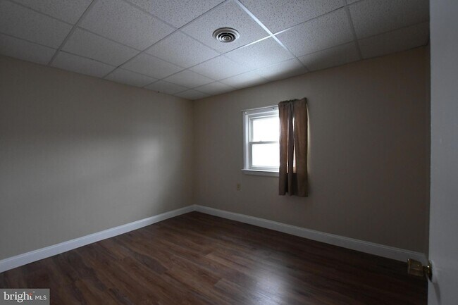 Building Photo - 52 Chestnut St