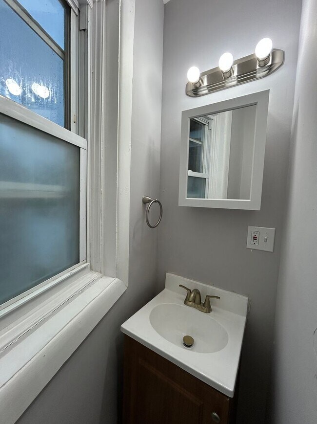 Building Photo - 412 Stuyvesant Ave