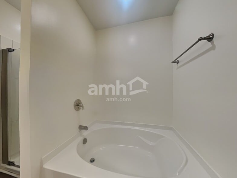 Building Photo - 4845 Billingsgate Ln