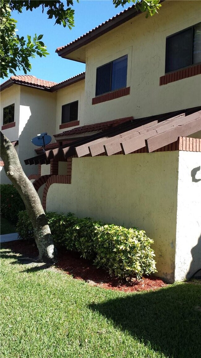 Building Photo - 4728 NW 90th Ave